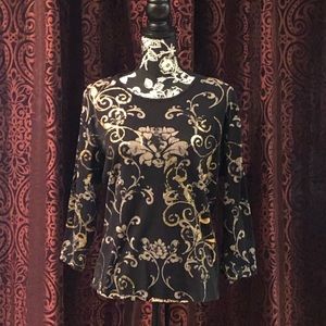 3/4 sleeve tee with gold accents